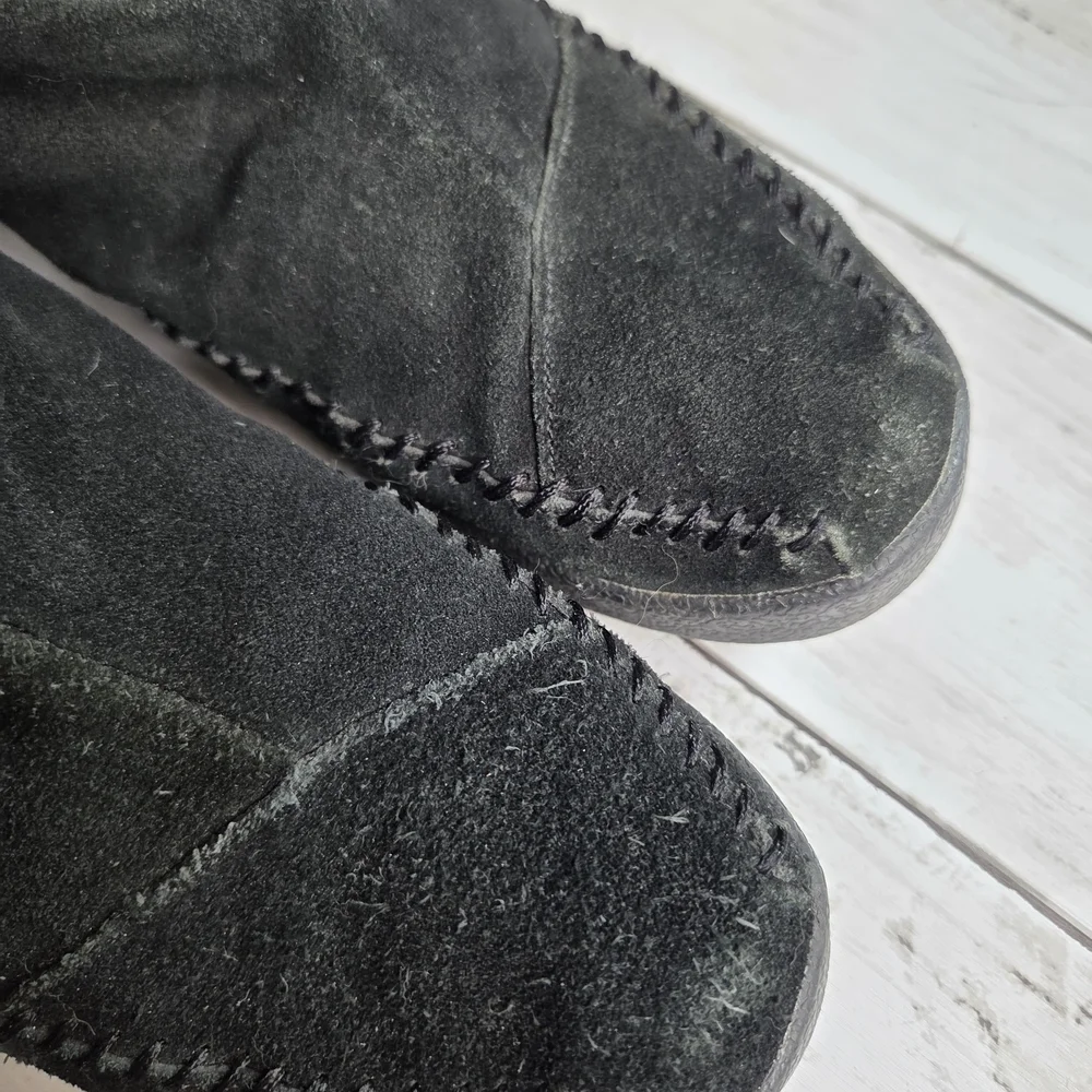 Skechers Black Leather Winter Boots with Blue Aztec Trim